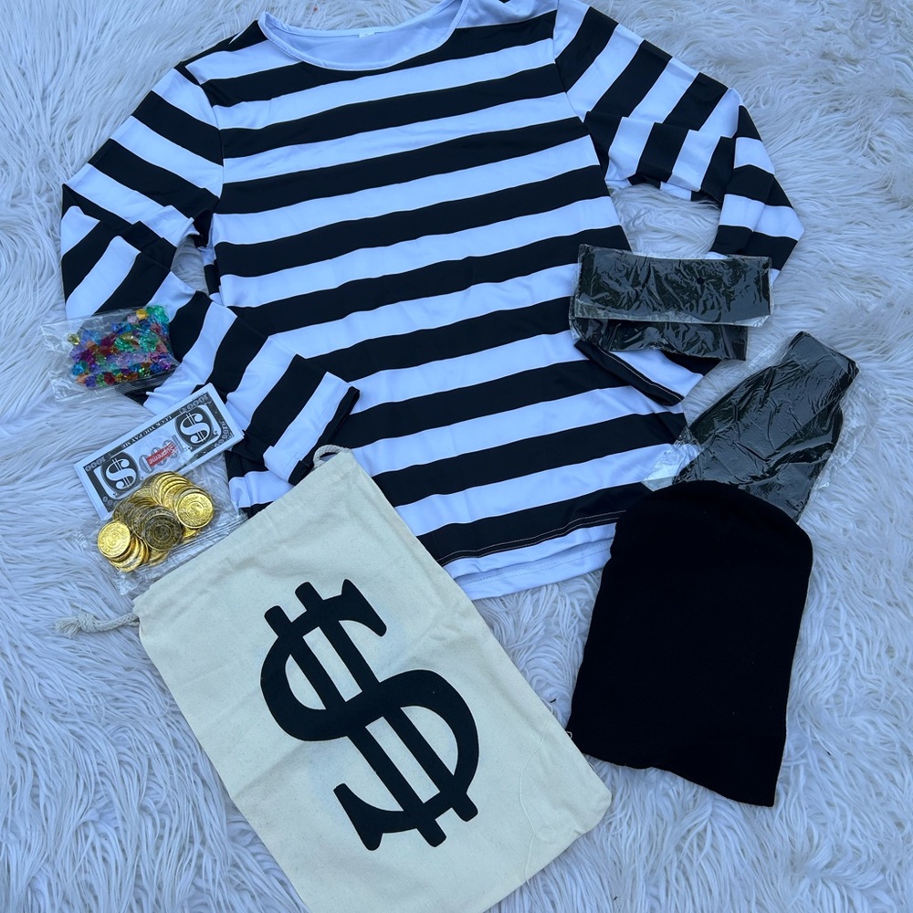 Men’s robber costume (D11)